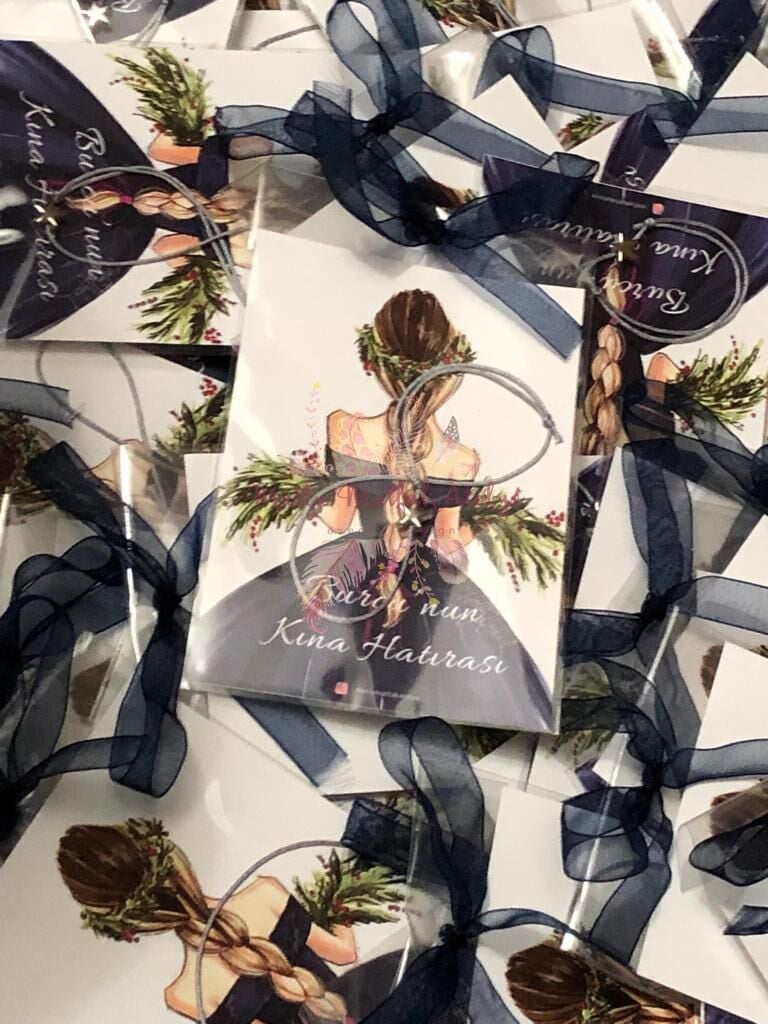 Hediyelik Şans Bilekliği Mavi Elbiseli Kız