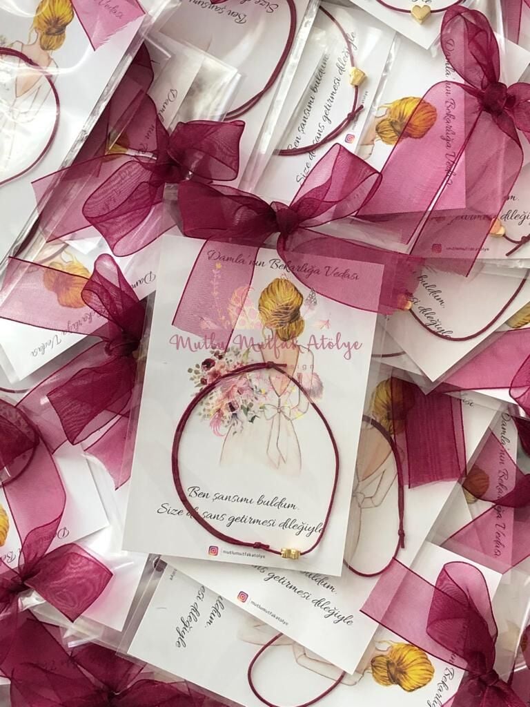 Hediyelik Şans Bilekliği Beyaz Elbiseli Sarı Saçlı Kız