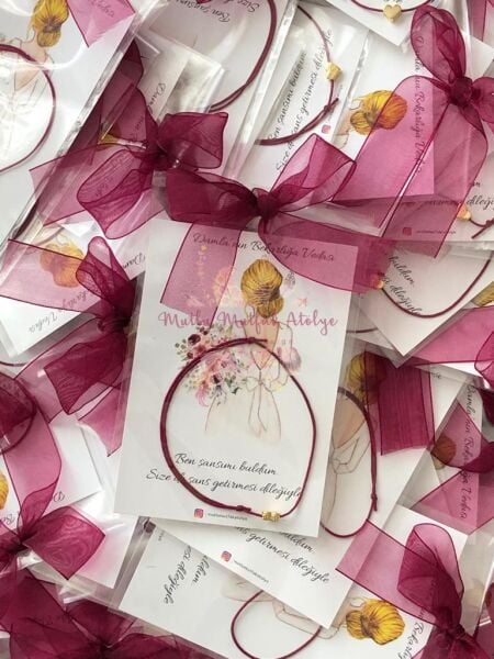 Hediyelik Şans Bilekliği Beyaz Elbiseli Sarı Saçlı Kız