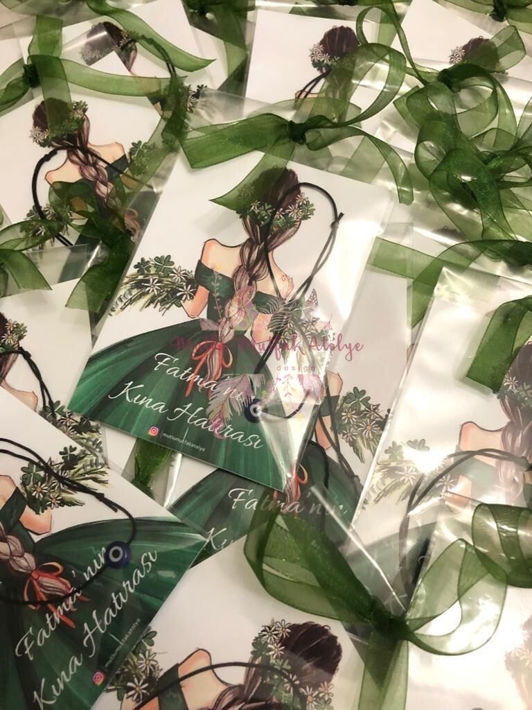 Hediyelik Şans Bilekliği Yeşil Elbiseli Kız