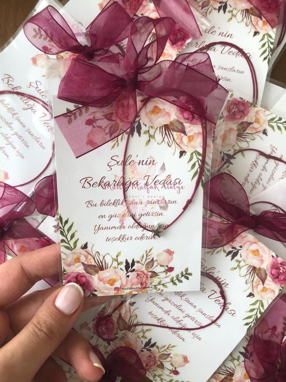 Hediyelik Şans Bilekliği Çiçek Desenli