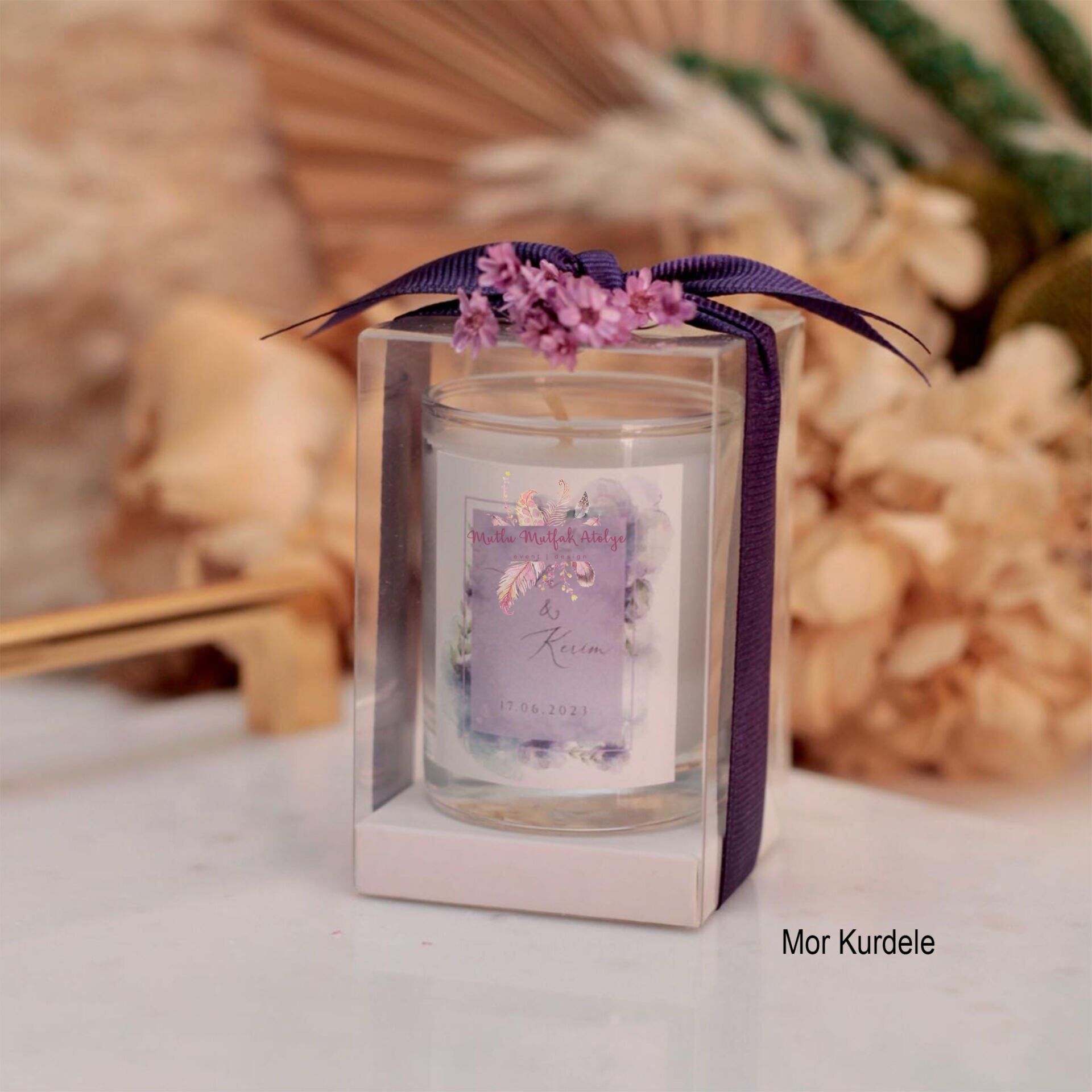 Hediyelik Mor Çiçekli Kutulu Yükseltili Mum