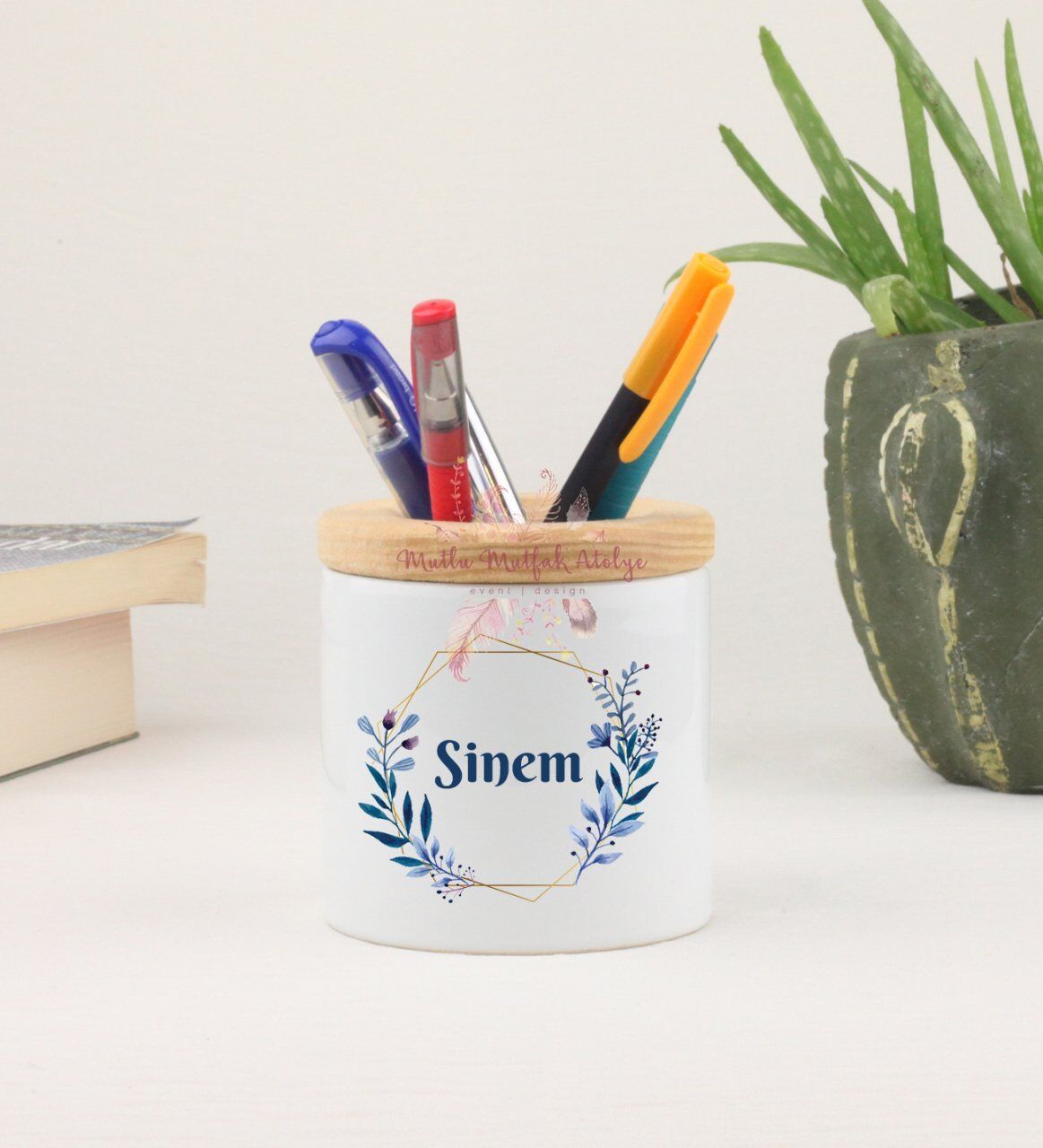 Kişiye Özel İsimli Çiçek Motifli Kalemlik
