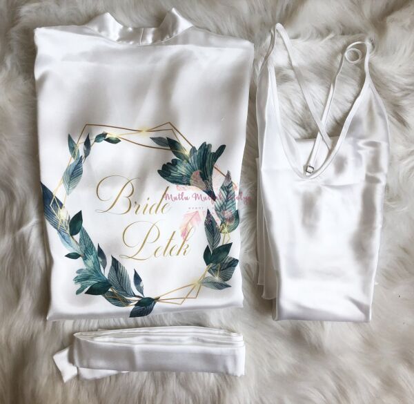 İsimli Baskılı Sabahlık Gold ve Yeşil Çiçekli Düz Kesim