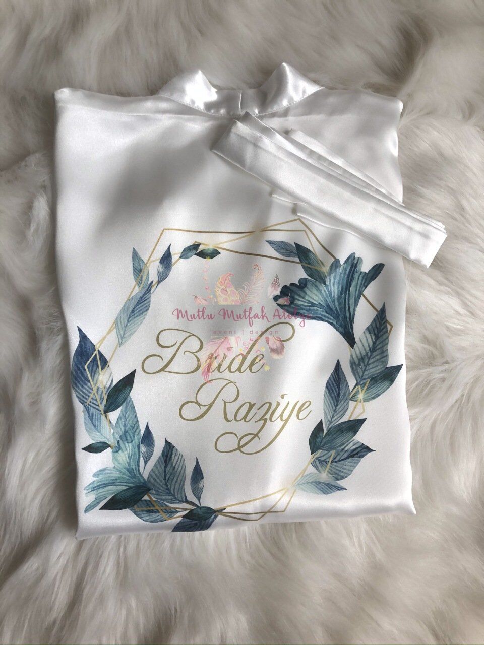 İsimli Baskılı Sabahlık Gold ve Yeşil Çiçekli Düz Kesim