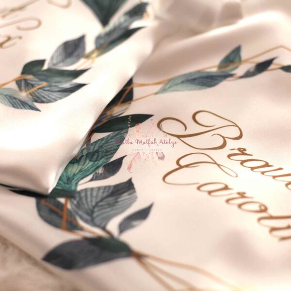 İsimli Baskılı Sabahlık Gold ve Yeşil Çiçekli Düz Kesim