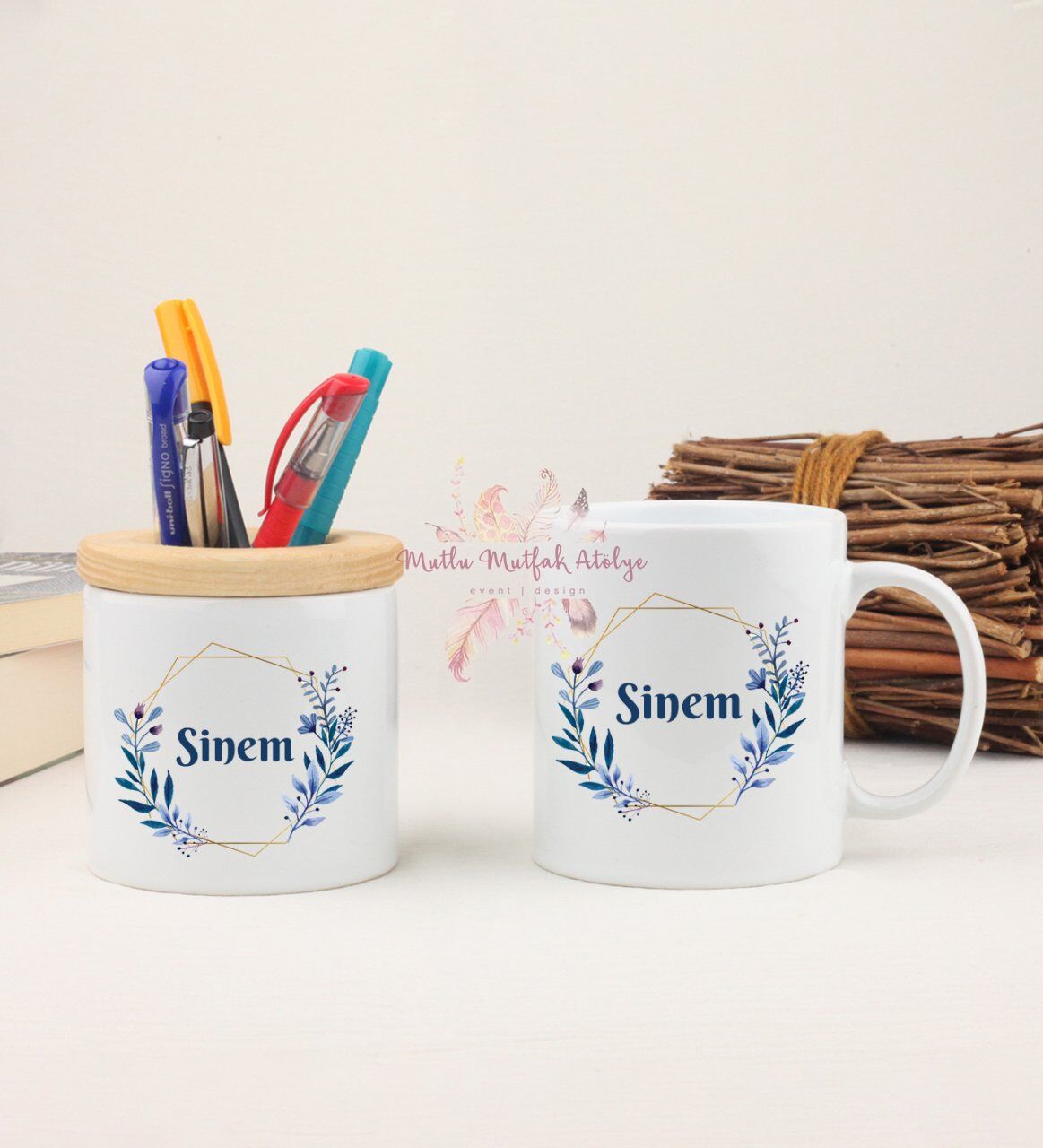 Kişiye Özel İsimli Çiçek Motifli Kalemlik ve Kupa Bardak
