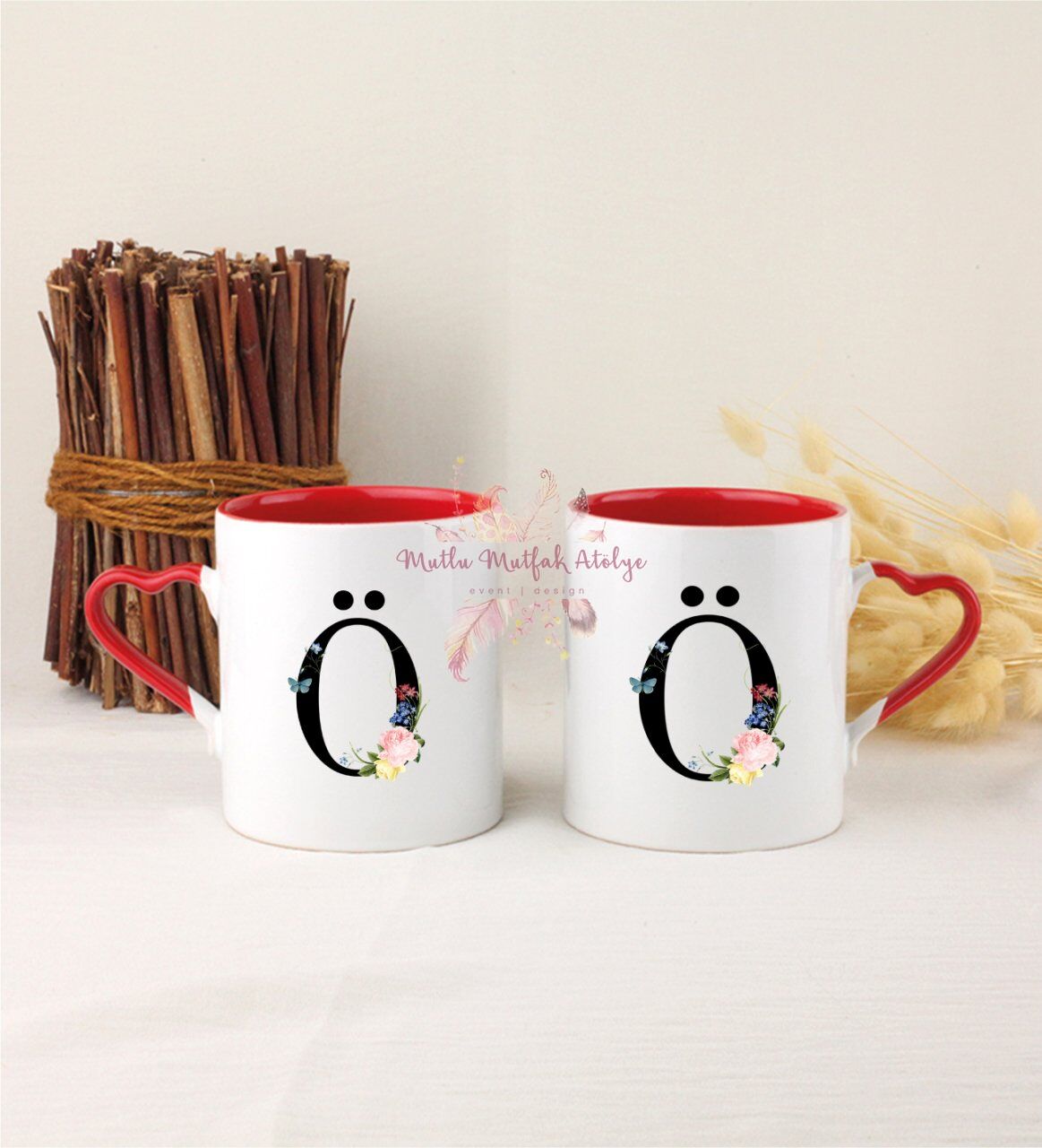 Ö Harfi Çiçek Desenli İkili Kırmızı Kalpli Kupa Bardak
