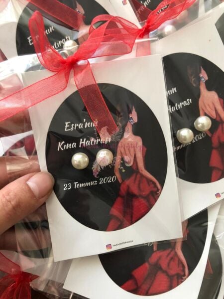 Hediyelik Küpe Kırmızı Elbiseli Kız