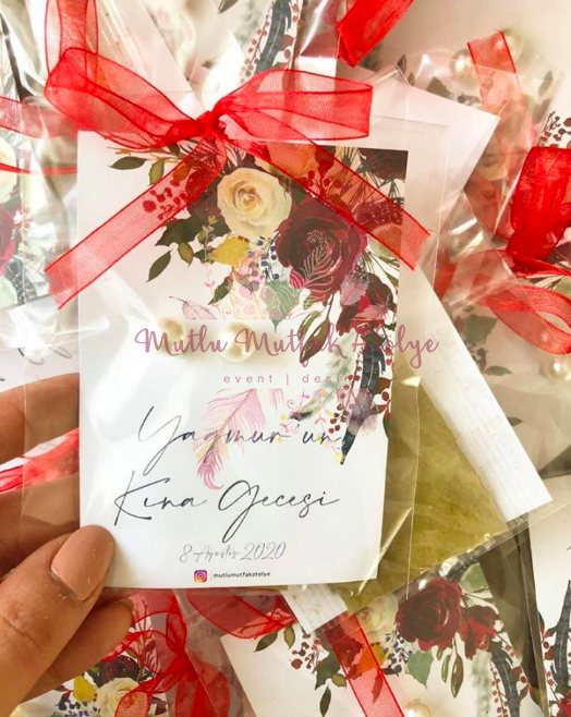 Hediyelik Kınalı Küpe Çiçek Süslemeli