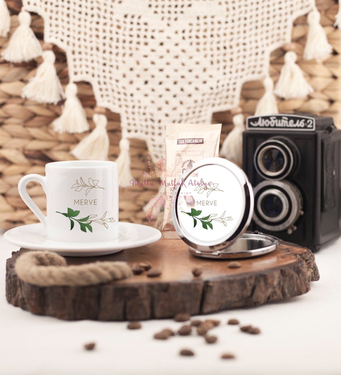 Kişiye Özel İsimli Çiçek Motifli Aynalı Kahve Fincanı