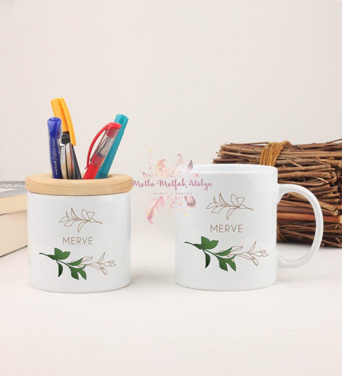 Kişiye Özel İsimli Çiçek Motifli Kalemlik ve Kupa Bardak