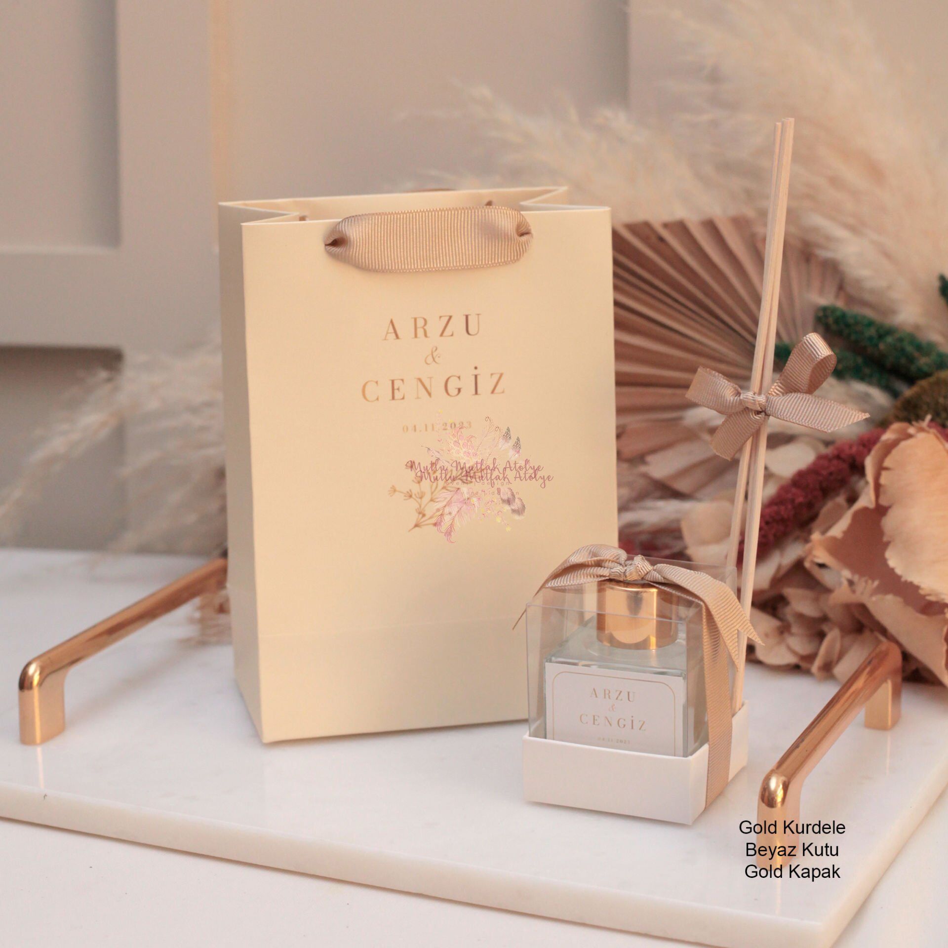 Hediyelik Oda Kokusu ve Baskılı Karton Çanta Seti