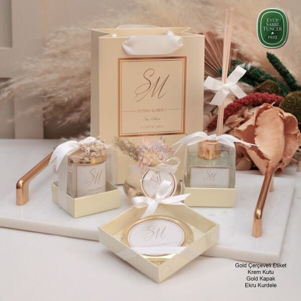 Kokulu Mum, Oda Kokusu, Çiçek Süslemeli Eyüp Sabri Tuncer Kolonya Kutulu Gold Ayna ve Baskılı Karton Çanta Hediye Seti
