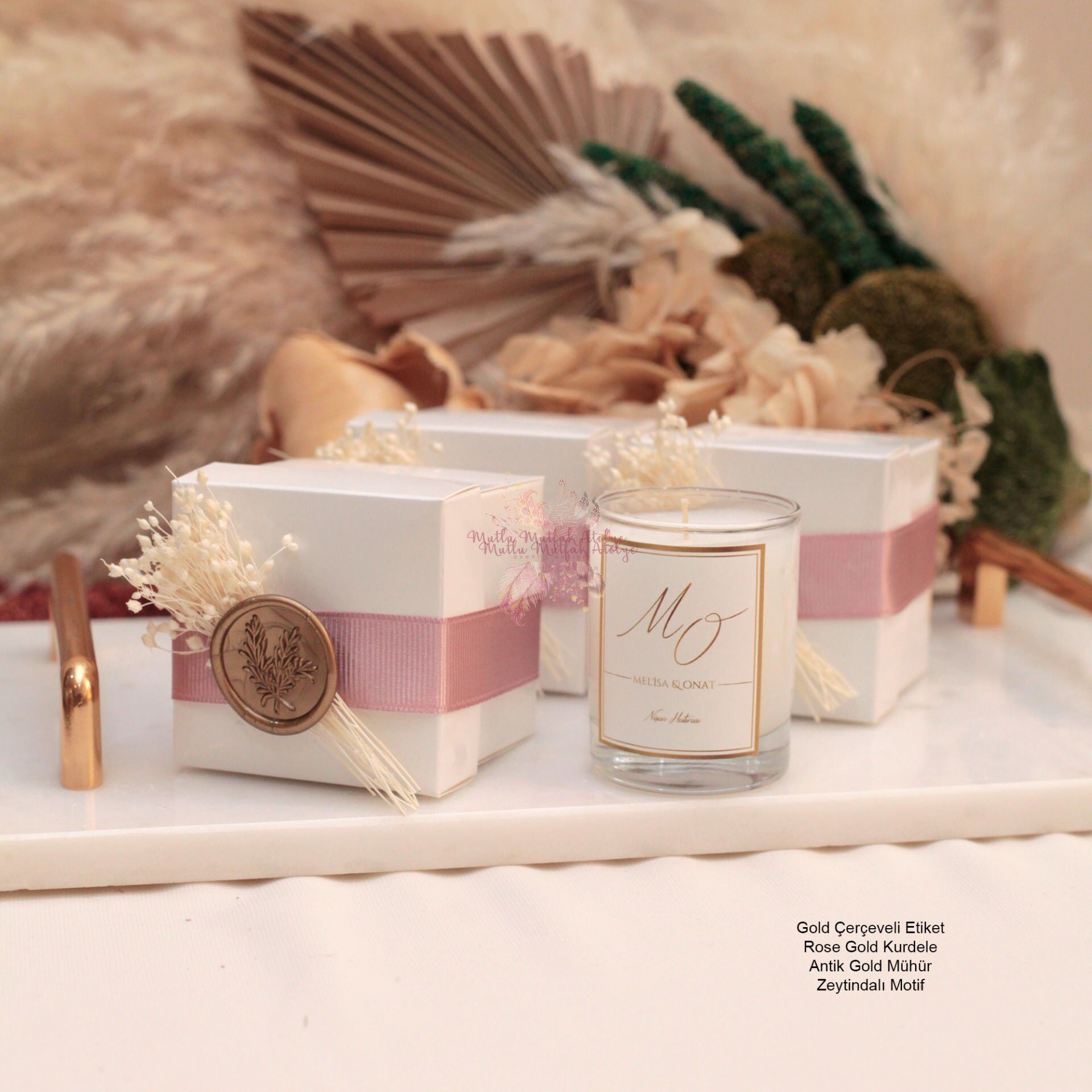 Hediyelik Mühürlü Çiçekli Kutulu Mum