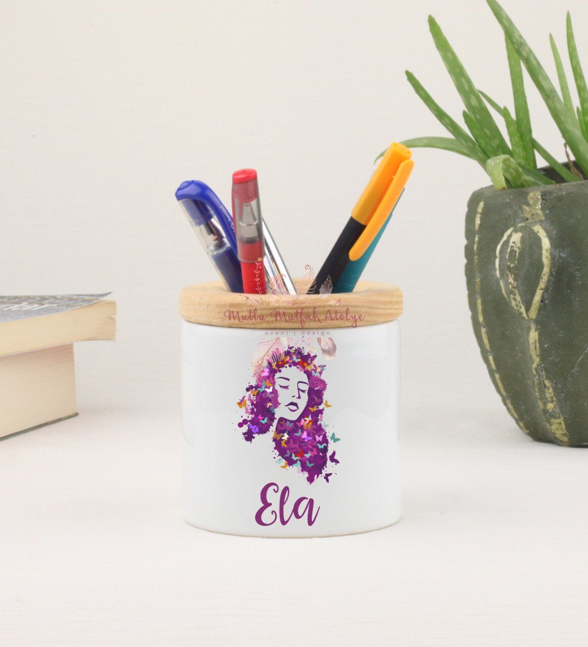 Kişiye Özel Kalemlik İsimli Kadın Figürlü