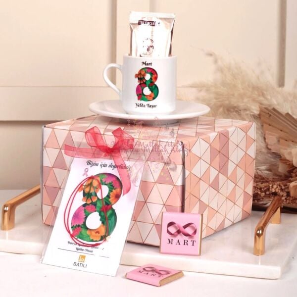 Kadınlar Günü Konsept Hediyelik Seti