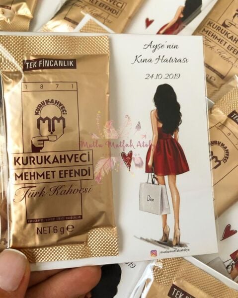 Hediyelik Kahveli Kart Kırmızı Elbiseli Kız