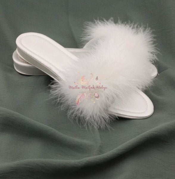 Beyaz Tüylü Gelin Terliği