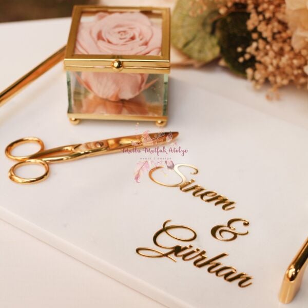 Kişiye Özel İsimli Solmayan Güllü Mermer Tepsi (Gold/Silver)