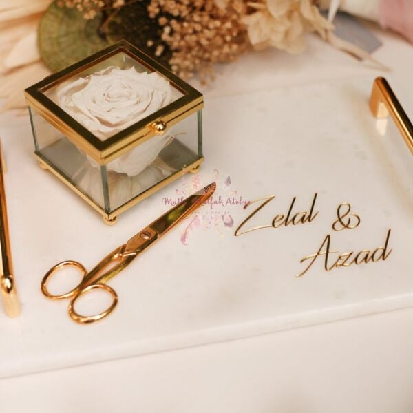 Kişiye Özel İsimli Solmayan Güllü Mermer Tepsi (Gold/Silver)