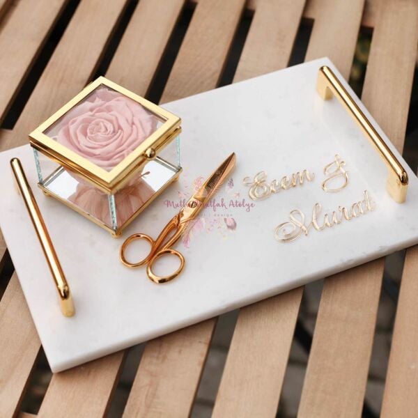 Kişiye Özel İsimli Solmayan Güllü Mermer Tepsi (Gold/Silver)