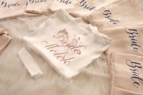 Nakışlı Sabahlık İç Elbise ve Tüylü Terlik Hediye Seti