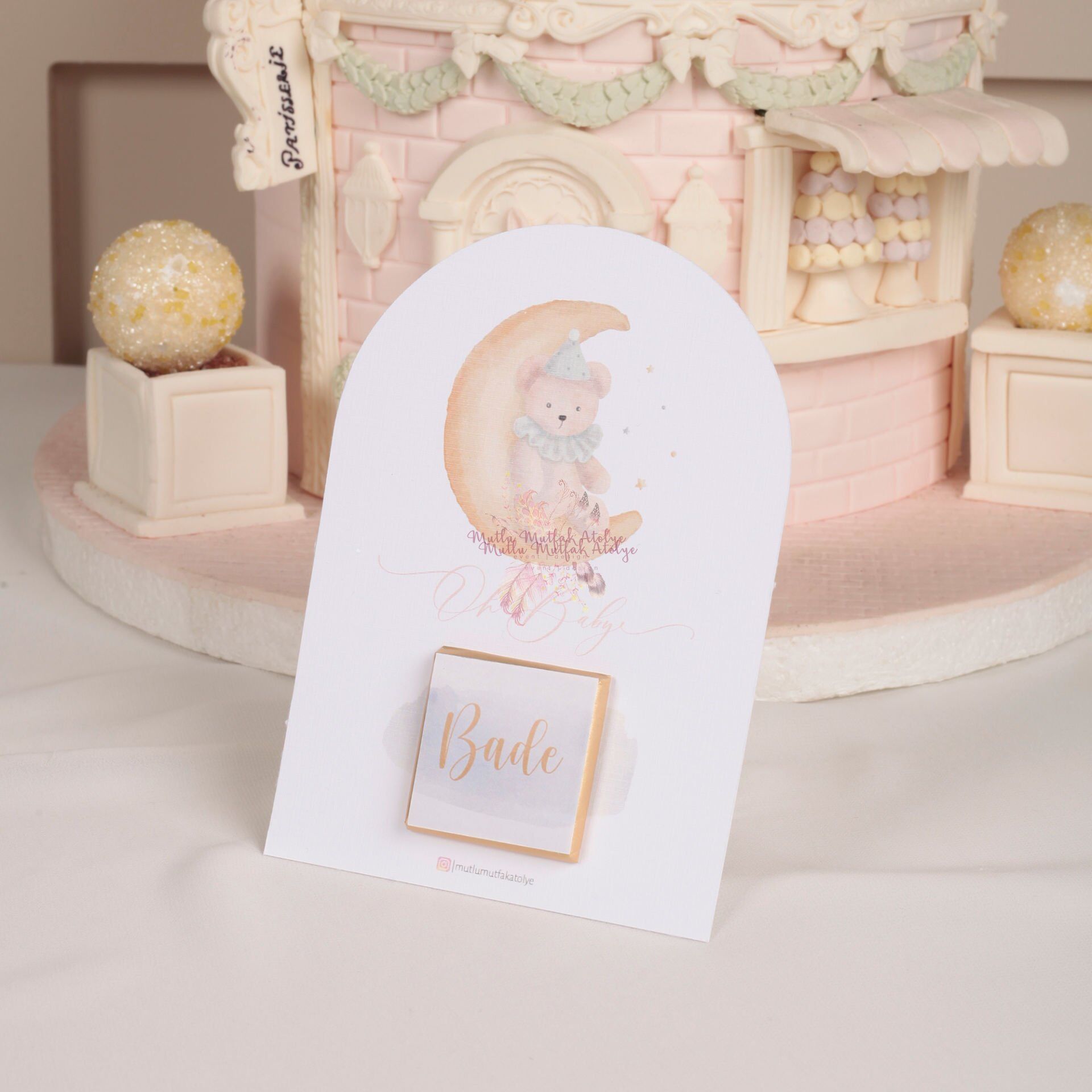 Hediyelik Oval Tasarım Çikolatalı Kart