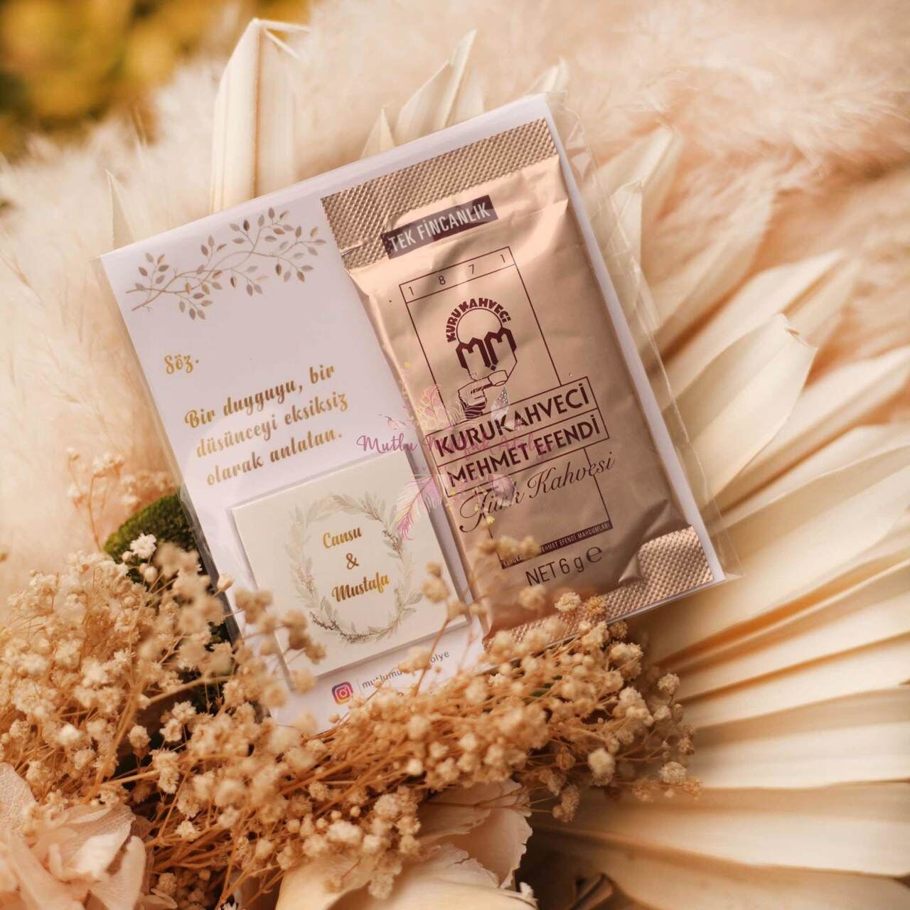 Hediyelik Çikolatalı Kahveli Kart Çiçek Desenli