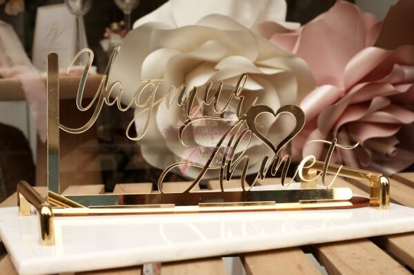 Nişan Çikolatası, Kapaklı Kokulu Mum(30 Ad.), Karton Poşet ve Masa İsimliği Hediye Seti