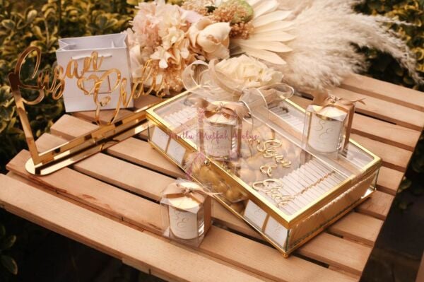 Nişan Çikolatası, Kapaklı Kokulu Mum(30 Ad.), Karton Poşet ve Masa İsimliği Hediye Seti