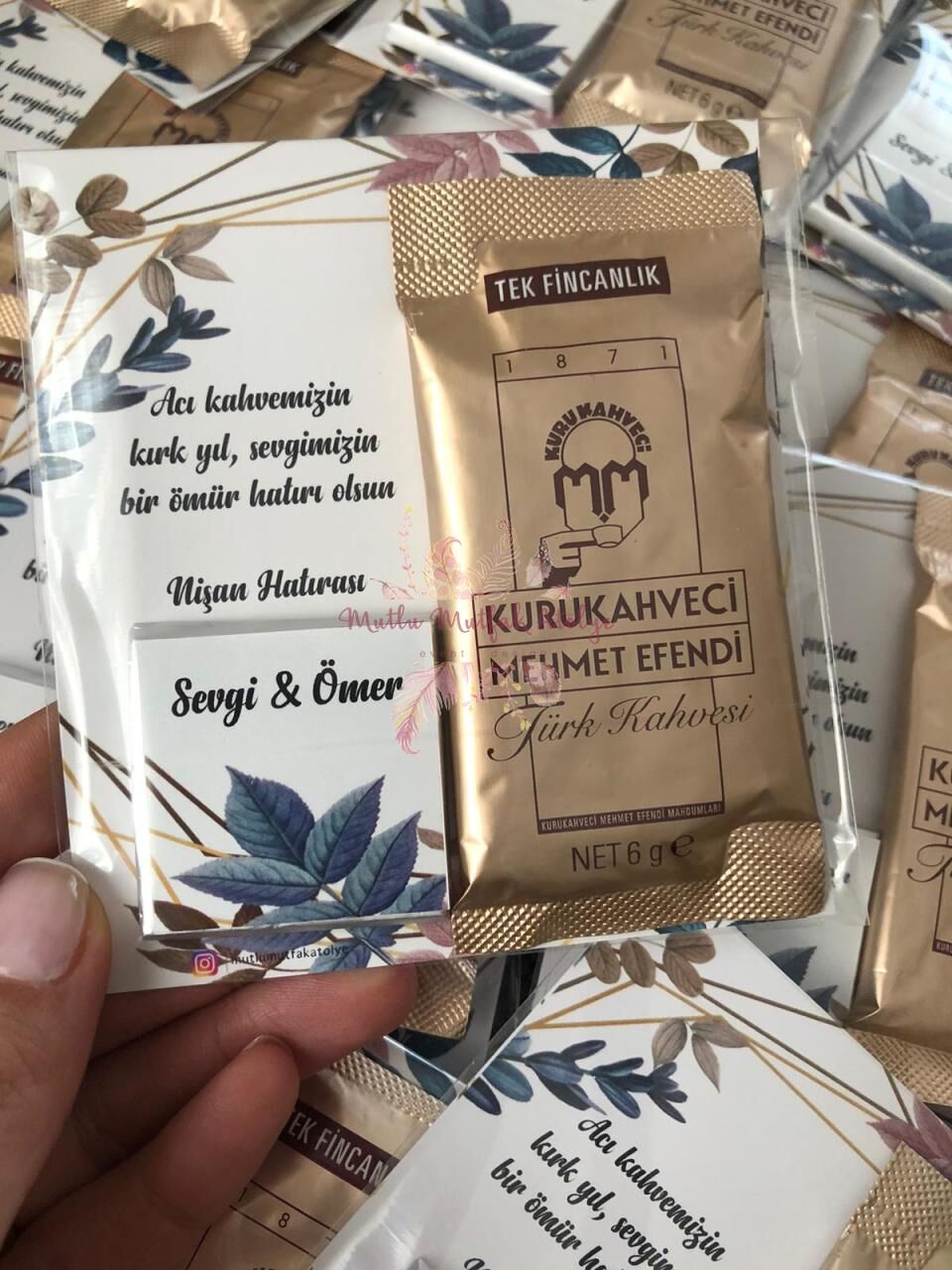 Hediyelik Çikolatalı Kahveli Kart Çiçek Desenli