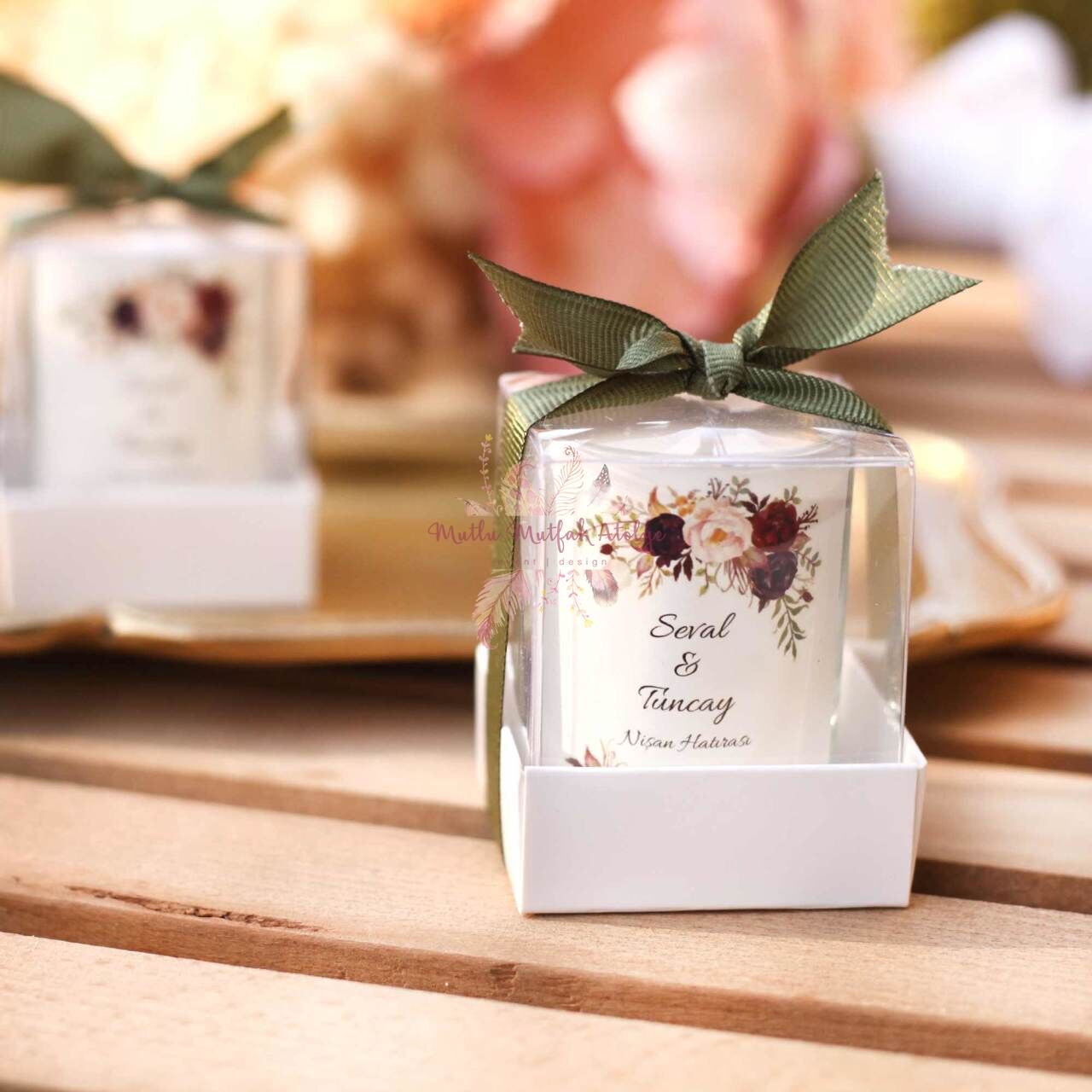 Hediyelik Kutulu Mum Çiçek Konseptli