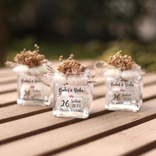 Hediyelik Deniz Kabuklu Kare Şişeli Jel Mum