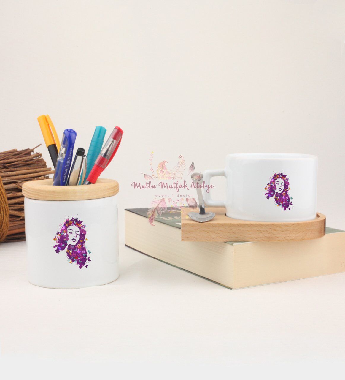 Kadın Figürlü Ahşap Altlıklı Fincan ve Kalemlik Seti