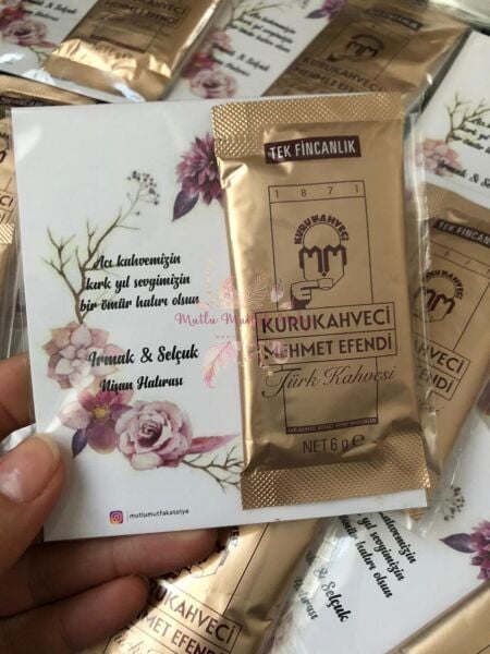 Hediyelik Kahveli Kart Kırmızı Pembe Çiçekli Nişan Hatırası