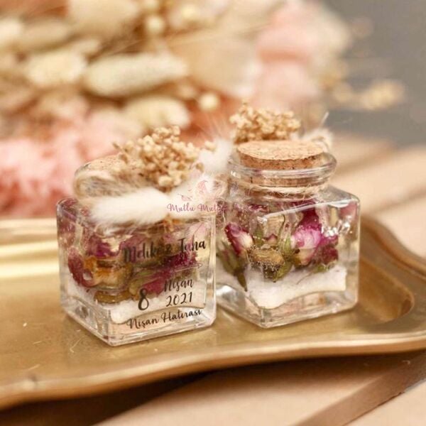 Hediyelik Güllü Kare Şişeli Jel Mum