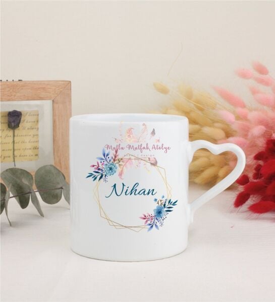 Kişiye Özel Anneler Günü İsimli Beyaz Kalpli Kupa Bardak