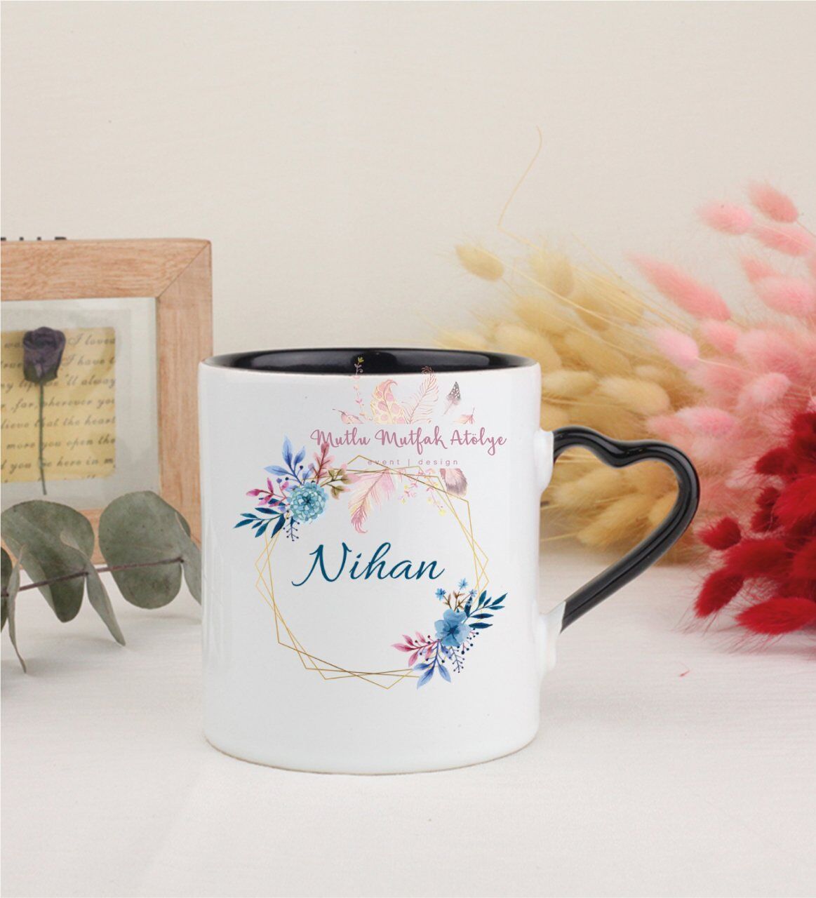 Kişiye Özel Anneler Günü İsimli Siyah Kalpli Kupa Bardak