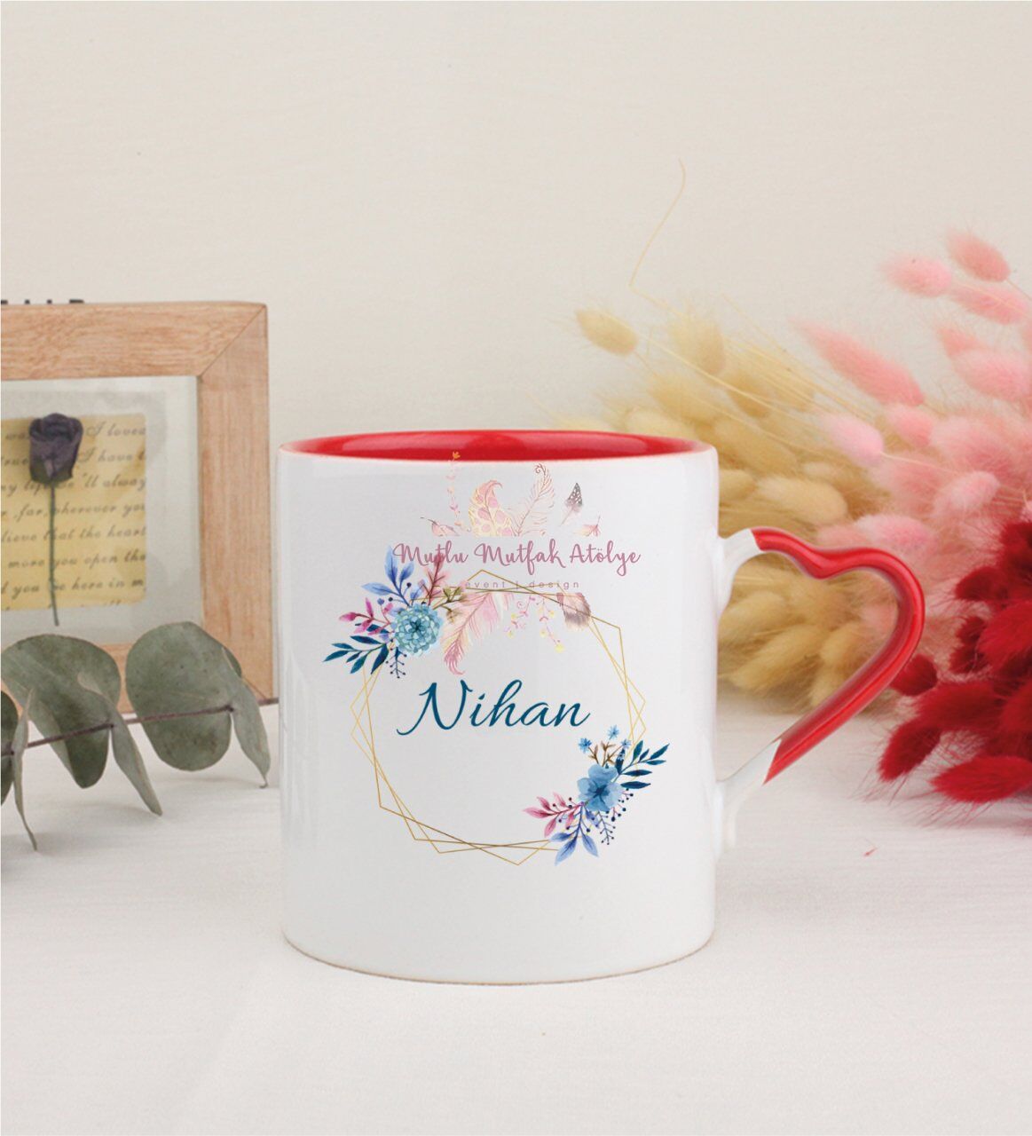 Kişiye Özel Anneler Günü İsimli Kırmızı Kalpli Kupa Bardak