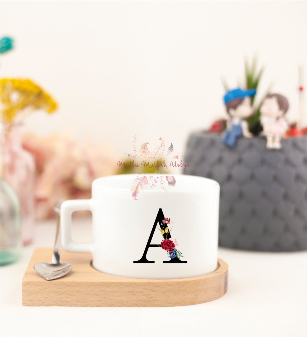 A Harfi Çiçek DesenliAhşap Altlıklı Fincan