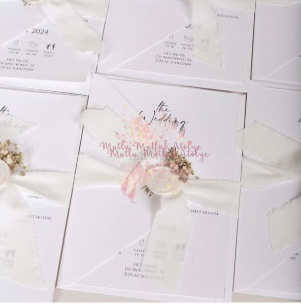 İpek Kurdeleli Mühürlü Çiçekli Davetiye (50 Ad)