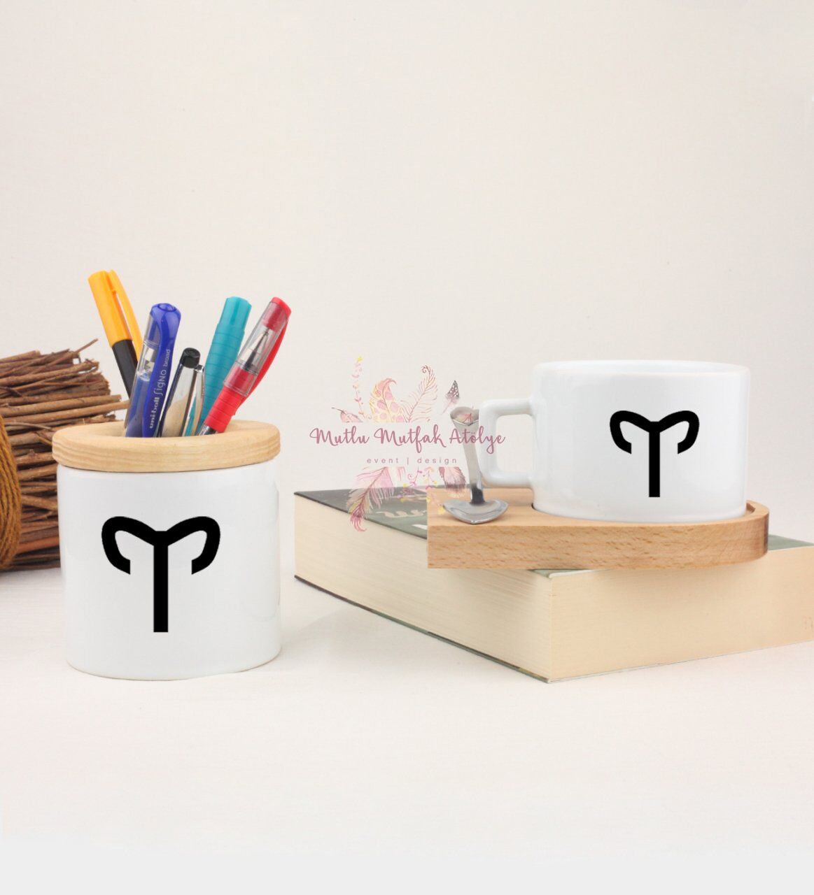 Ahşap Altlıklı Fincan ve Kalemlik Seti  Koç Burcu