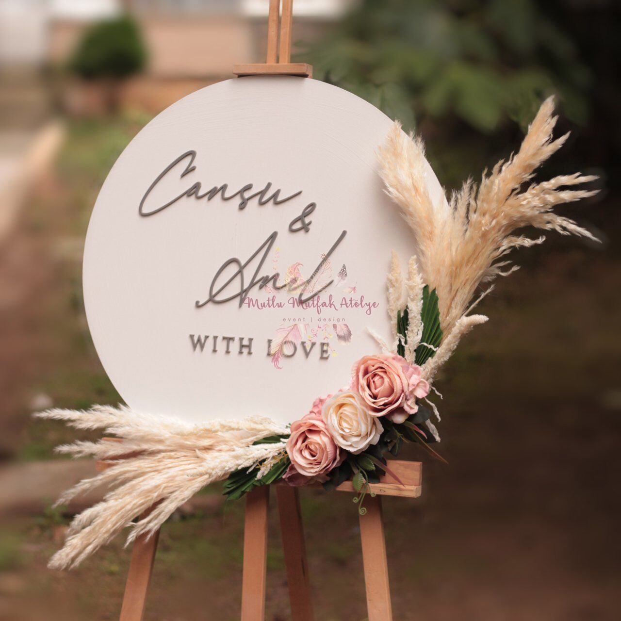 Çiçekli Beyaz Karşılama Panosu