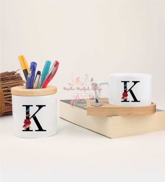 K Harfi Çiçek Desenli Kalemlik ve Ahşap Altlıklı Fincan