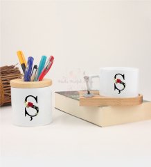 Ş Harfi Çiçek Desenli Kalemlik ve Ahşap Altlıklı Fincan