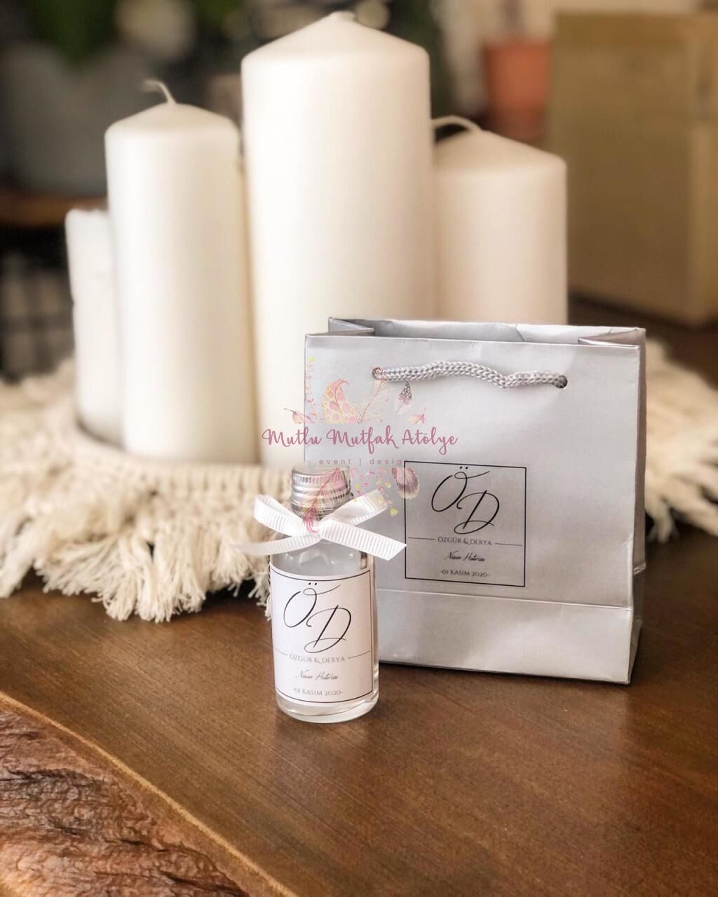 Hediyelik Kurdeleli Kolonya ve Karton Çanta Seti