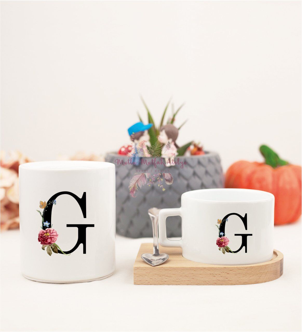 F Harfi Çiçek Desenli Ahşap Altlıklı Fincan ve Kumbara