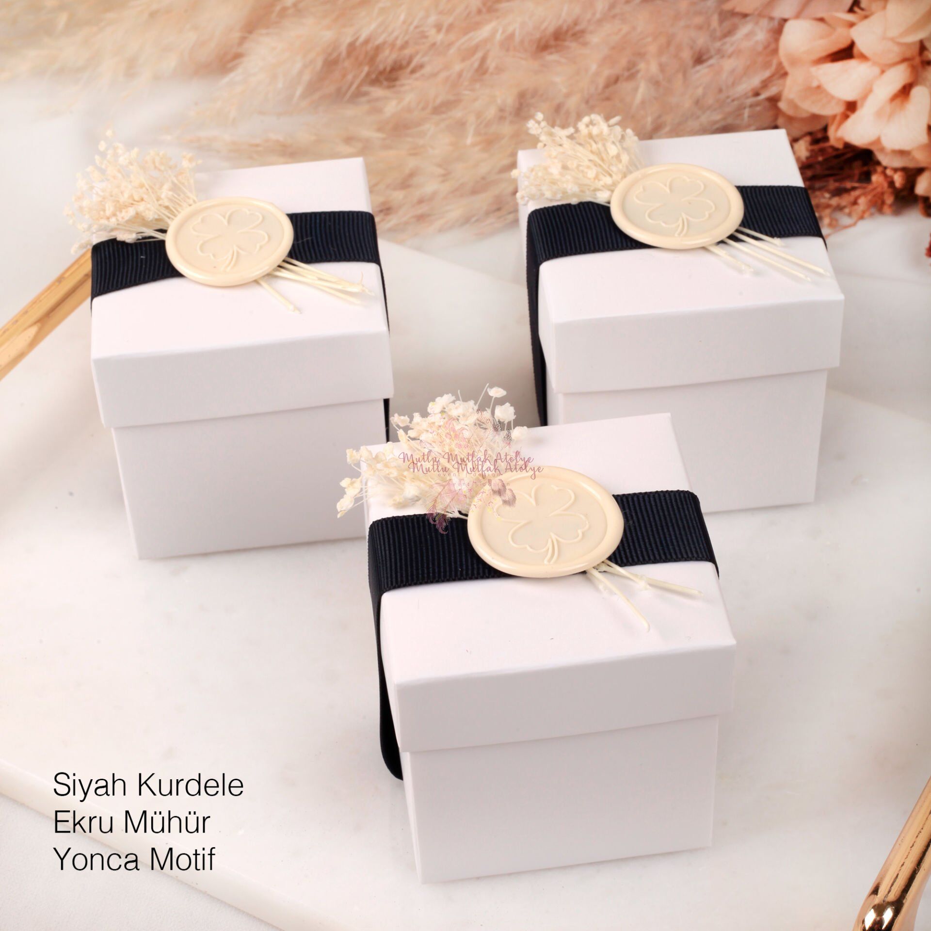 Hediyelik Mühürlü Çiçekli Kutulu Mum