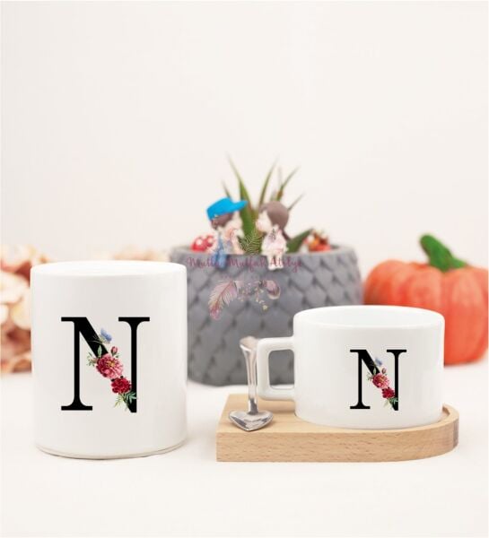 N Harfi Çiçek Desenli Ahşap Altlıklı Fincan ve Kumbara